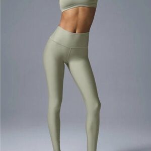 All Yoga High Waist Airlift Leggings Limestone Green size large NWT